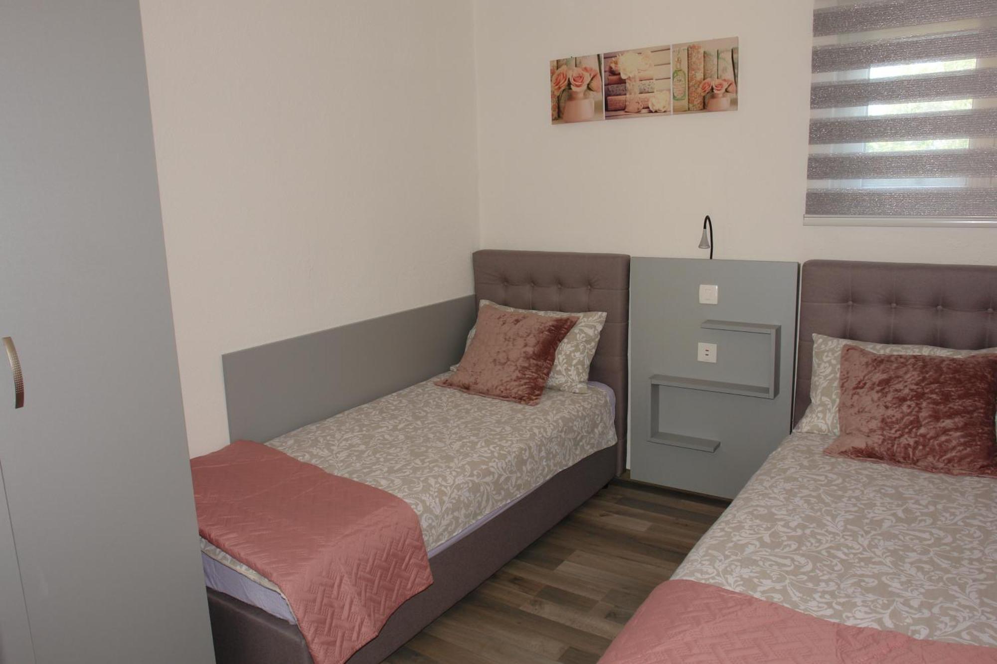 Apartmani Milokanovic Funtana Exterior photo
